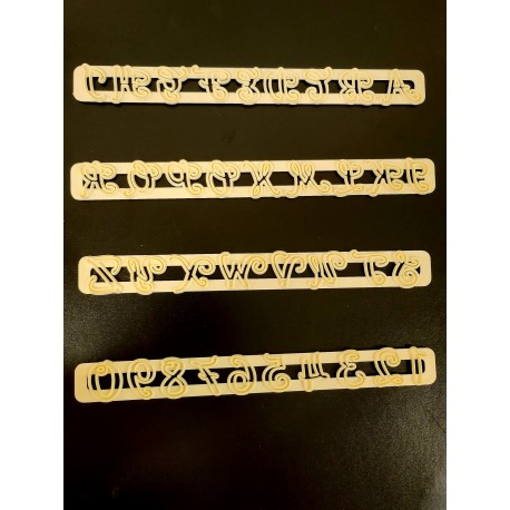FMM - Emporte-pièce Alphabet majuscule & chiffres bouclées, 1.5 cm